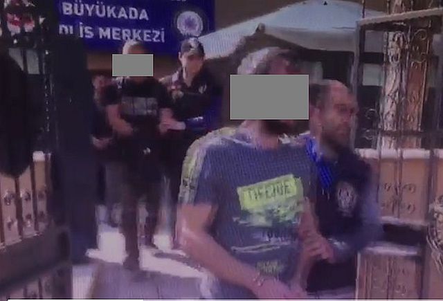 Adalar emniyeti tekne magandalarını kıskıvrak yakaladı. 4 kişi gözaltı